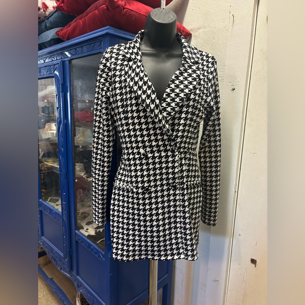 Houndstooth Double-Breasted Women's Coat skort.